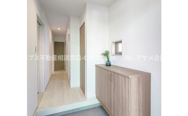 南アルプス市鮎沢の新築一戸建の玄関|施工例：玄関