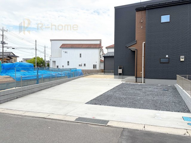 小美玉市羽鳥13期　新築戸建て　1号棟の駐車場|カースペースは3台完備。ゲスト用のスペースも確保できますね♪