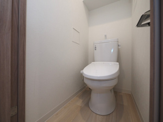【トイレ】 | アドバンス大阪クラージュ | 落ち着いた色調のトイレです