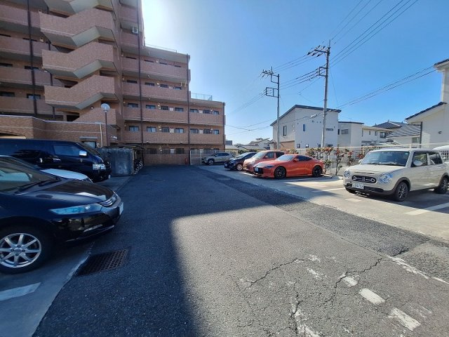 ライオンズマンション高崎 の駐車場