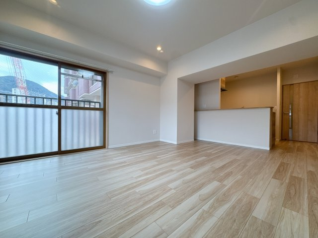 【洋室】 | サンモリッツ門司港☆仲介手数料無料☆ | 家具の配置がしやすいフラットな間取り。インテリア選びも楽しみになりますね。