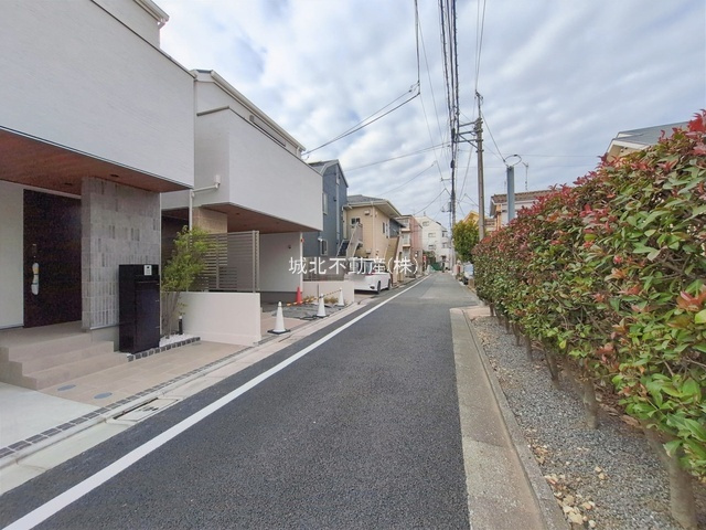 杉並区永福4丁目 全2棟 A号棟の前面道路含む現地写真