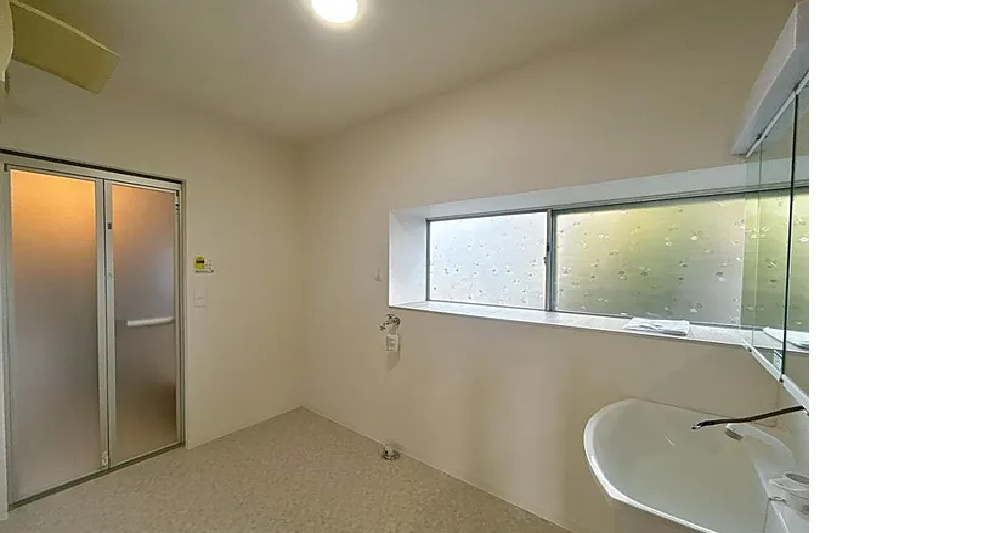 八代市鏡町下有佐戸建の独立洗面台