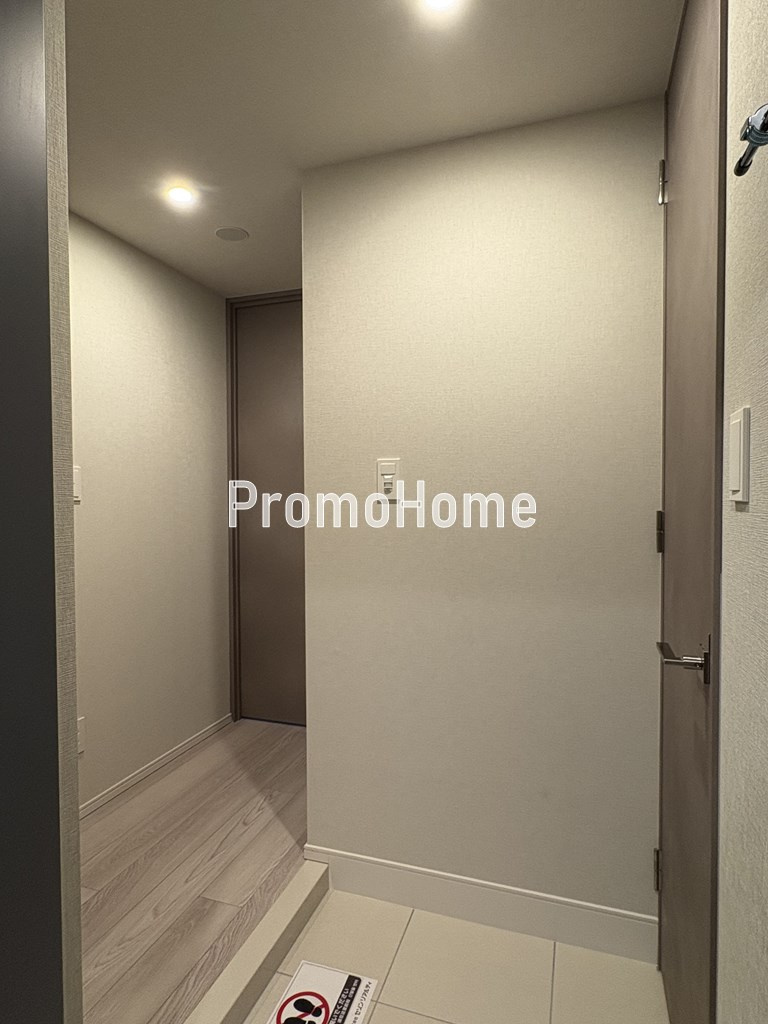 シーズンフラッツ新御徒町イーストの玄関