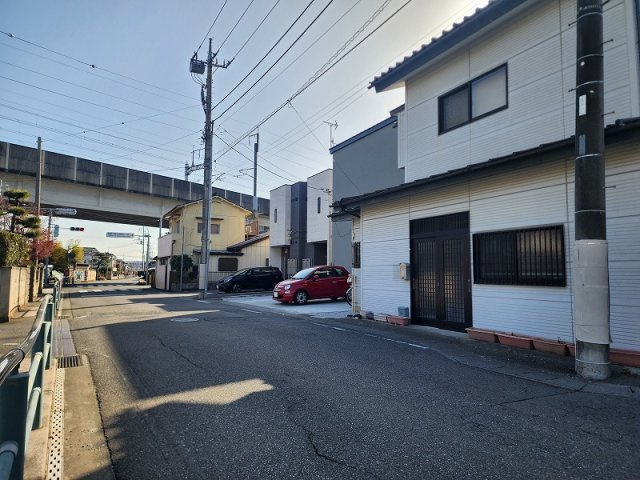 高崎市飯塚町　売地の前面道路含む現地写真