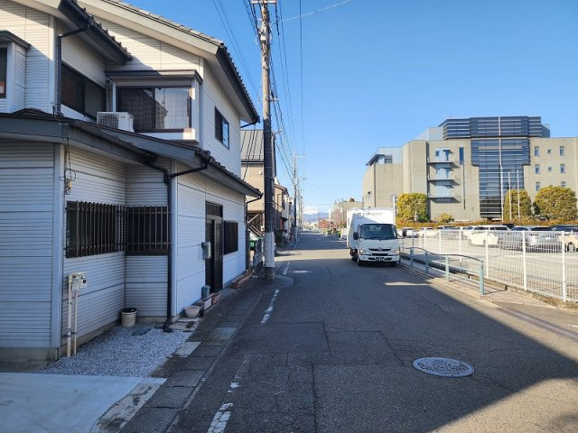 高崎市飯塚町　売地の前面道路含む現地写真