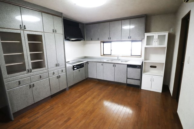 阿恵中古戸建のキッチン|荷物撤去後のイメージ写真になります。