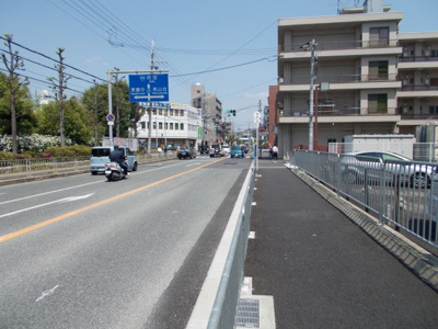 【周辺】 | 桃山台コーポラス | 前面道路