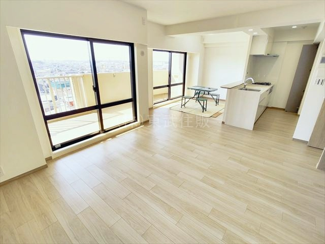 【居間・リビング】 | シーズウィッシュ志木 | ご家族が集まるリビングは17.7帖の広さです