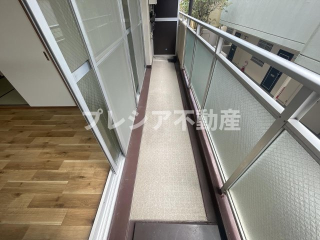 ロイヤルメゾン甲子園口3のバルコニー