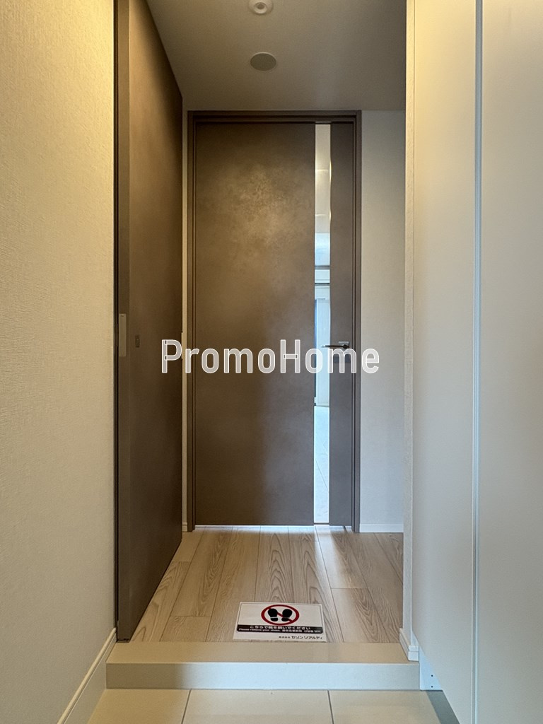 シーズンフラッツ新御徒町イーストの玄関