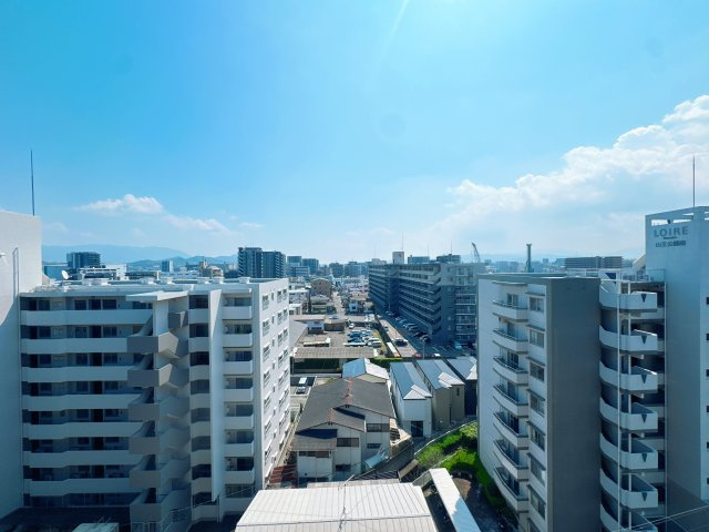 【展望】 | シティライフ山王公園南☆仲介手数料無料☆ | 遮るもののない圧倒的な開放感です。上階ならではの広い空を独り占めでき、夜には街の灯りや星空を眺めながら心ゆくまでリラックスタイムを楽しめます。