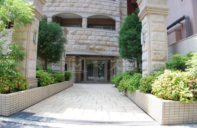 プレサンス中之島公園パークレジデンスのエントランス