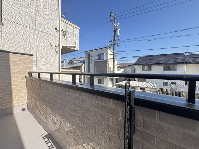 南区曽池町2丁目｜名古屋市の戸建ならホームアップのバルコニー|南向きバルコニーで洗濯物が乾きやすい