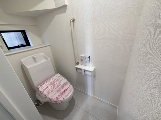 南区曽池町2丁目｜名古屋市の戸建ならホームアップのトイレ|2か所にトイレを完備。混み合う朝や来客時も安心の設計！
