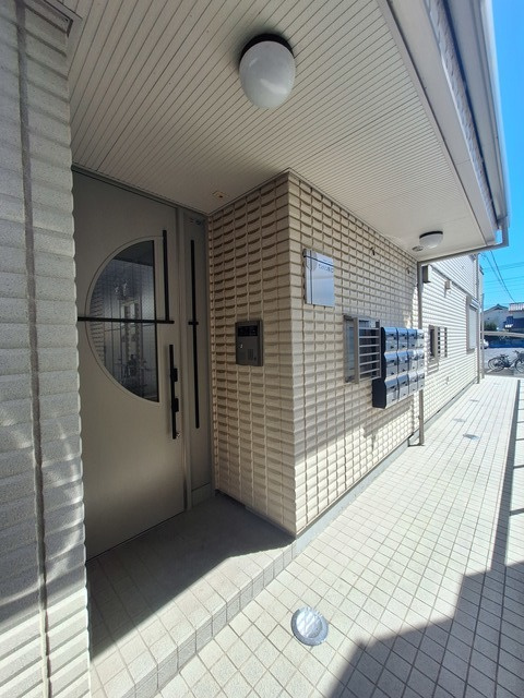 サンメゾン東川口のエントランス