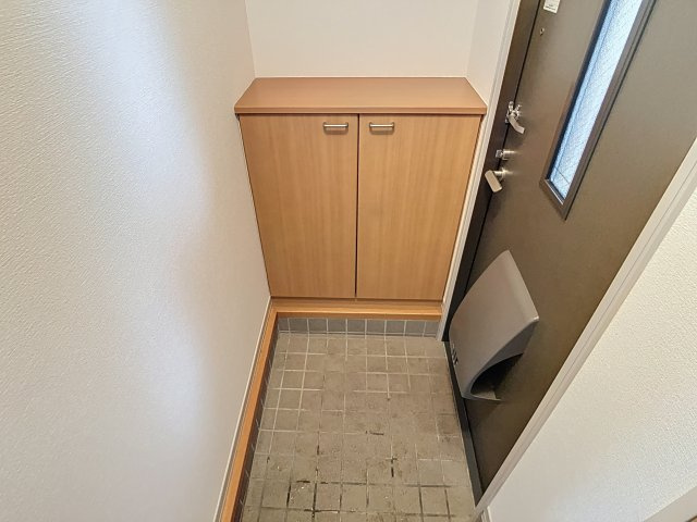 プレステージ上町Bの玄関