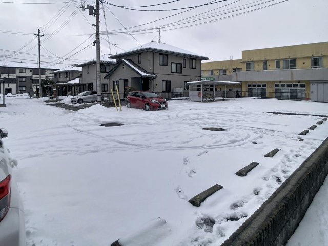 プレステージ上町Bの駐車場