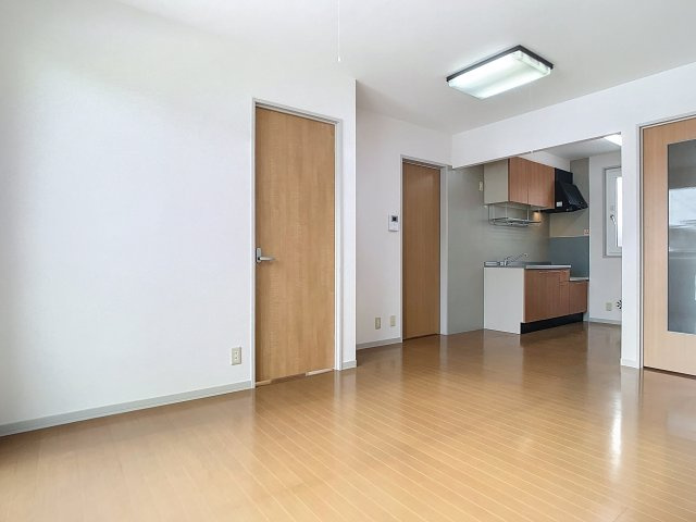 プレステージ上町Bの居間・リビング