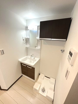 【洗面所】 | ベイルーム湘南台 | 洗面所に独立洗面台・トイレ・室内洗濯機置場があります！
