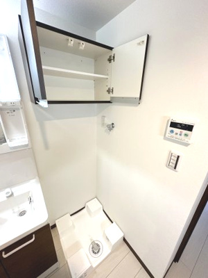 【その他】 | ベイルーム湘南台 | 室内洗濯機置場の上には棚があります！