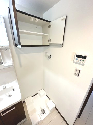 【その他】 | ベイルーム湘南台 | 室内洗濯機置場の上には棚があります！