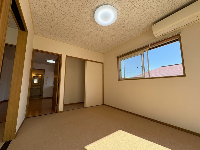 サンハイツの洋室