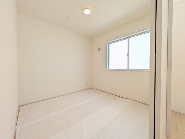八王子市　寺田町　新築一戸建て　２期の和室|～リビングに隣接している4.5帖の洋風和室です～