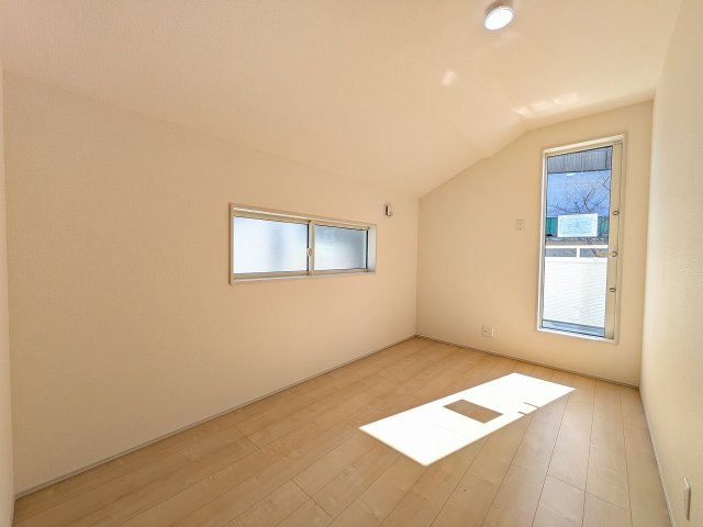 八王子市　寺田町　新築一戸建て　２期の洋室|～2階バルコニーに面している5.5帖の洋室です～