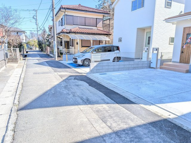 八王子市　寺田町　新築一戸建て　２期の前面道路含む現地写真|～北西側4ｍ道路に面しています～