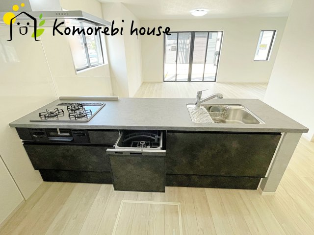 さいたま市北区本郷町　14期　新築一戸建て　KEIAI GRACE　01のキッチン|お料理しやすいキッチンです