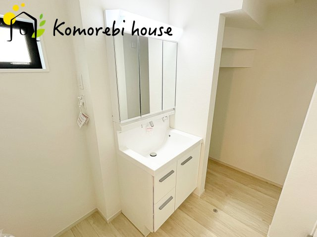 さいたま市北区本郷町　14期　新築一戸建て　KEIAI GRACE　01の独立洗面台|使いやすい独立洗面台です