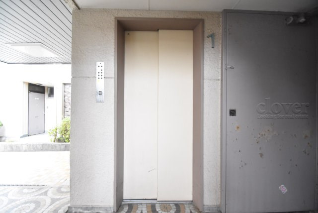 【設備】 | 用賀コーポラス | 無いと困ってしまう設備の筆頭がエレベーター。定期的なメンテナンスが必要な大型機械です。よく整備されていることをご確認ください。～即日のご見学可能～　お問合せはお気軽にどうぞ。
