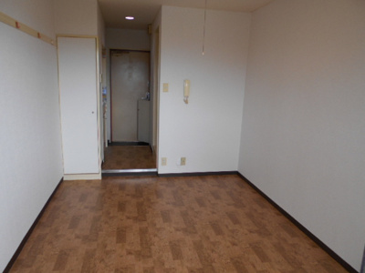 【居間・リビング】 | ドレクセル上新庄 | 広々としたお部屋です