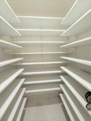 【玄関】 | 【仲介手数料３７０万円が無料！】■梅ヶ丘駅７分■南道路■プレミアムクラス | ウォークインシューズクローゼット