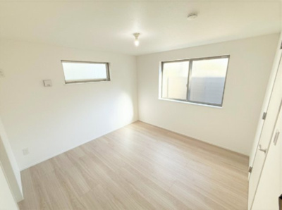 【洋室】 | 【仲介手数料３７０万円が無料！】■梅ヶ丘駅７分■南道路■プレミアムクラス | 諸費用３７０万円ＯＦＦ！
春の特別キャンペーン！
日本一の家計応援サービスに挑戦中！
■梅丘駅７分
■４ＬＤＫ＋車庫台＋ロフト
■天井の高いリビング
■南道路面で陽当り良好
■耐震性、断熱性が高い家