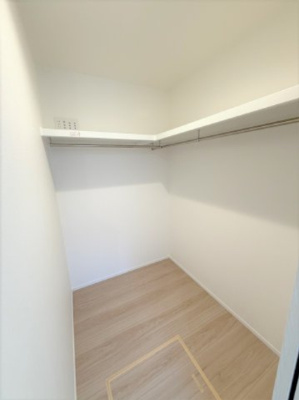 【収納】 | 【仲介手数料３７０万円が無料！】■梅ヶ丘駅７分■南道路■プレミアムクラス | ウォークインクローゼット