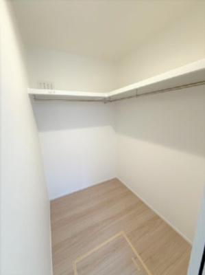 【収納】 | 【仲介手数料３７０万円が無料！】■梅ヶ丘駅７分■南道路■プレミアムクラス | ウォークインクローゼット