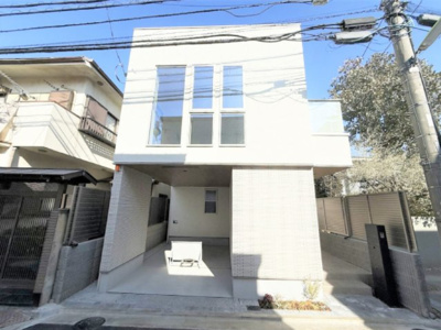 【外観】 | 【仲介手数料３７０万円が無料！】■梅ヶ丘駅７分■南道路■プレミアムクラス | 諸費用３７０万円ＯＦＦ！
決算特別キャンペーン！
家計応援の限界に挑戦中！
■梅丘駅７分
■４ＬＤＫ＋車庫台＋ロフト
■天井の高いリビング
■南道路面で陽当り良好
■耐震性、断熱性が高い家