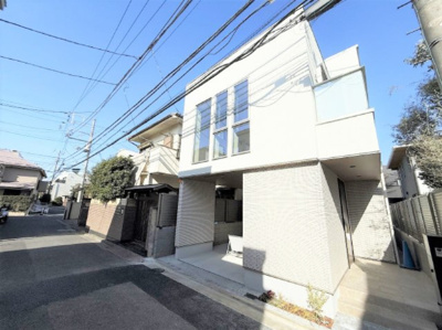 【外観】 | 【仲介手数料３７０万円が無料！】■梅ヶ丘駅７分■南道路■プレミアムクラス | 諸費用３７０万円ＯＦＦ！
決算特別キャンペーン！
家計応援の限界に挑戦中！
■梅丘駅７分
■４ＬＤＫ＋車庫台＋ロフト
■天井の高いリビング
■南道路面で陽当り良好
■耐震性、断熱性が高い家