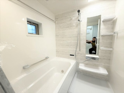 【浴室】 | 【仲介手数料３７０万円が無料！】■梅ヶ丘駅７分■南道路■プレミアムクラス | 諸費用３７０万円ＯＦＦ！
春の特別キャンペーン！
日本一の家計応援サービスに挑戦中！
■梅丘駅７分
■４ＬＤＫ＋車庫台＋ロフト
■天井の高いリビング
■南道路面で陽当り良好
■耐震性、断熱性が高い家