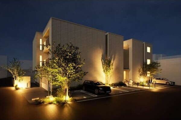 耀(かがやき)の外観|外観は夜でも耀きがありきれいです