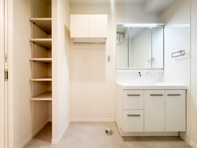 耀(かがやき)の洗面所|収納も便利な洗面所