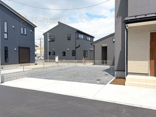 小美玉市羽鳥13期　新築戸建て　4号棟の駐車場|4台駐車できるカースペース！