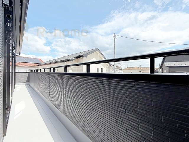 小美玉市羽鳥13期　新築戸建て　4号棟のバルコニー|お布団やラグなどの大きな物も干しやすい広々としたバルコニー！
