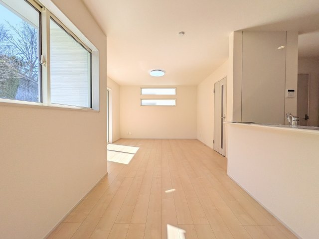 八王子市　寺田町　新築一戸建て　２期の内装|～17.5帖の明るいLDKで、家族団欒の時間をお過ごしいただけます～