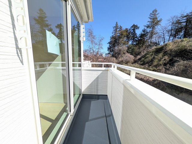 八王子市　寺田町　新築一戸建て　２期のバルコニー|～南東側に2面バルコニーがあります～