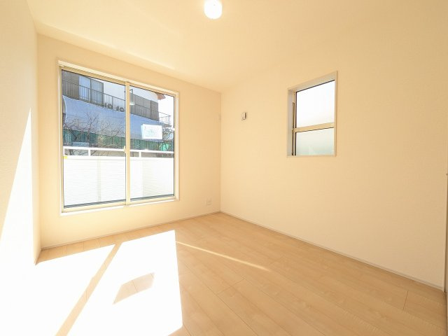 八王子市　寺田町　新築一戸建て　２期の子供部屋|～2階バルコニーに面している5.33帖の洋室です～