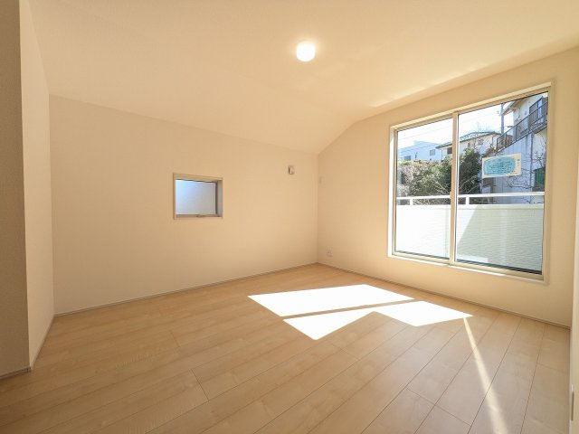 八王子市　寺田町　新築一戸建て　２期の寝室|～2階7.0帖の主寝室　ベッドなど大型家具のレイアウトもしやすい広さです～