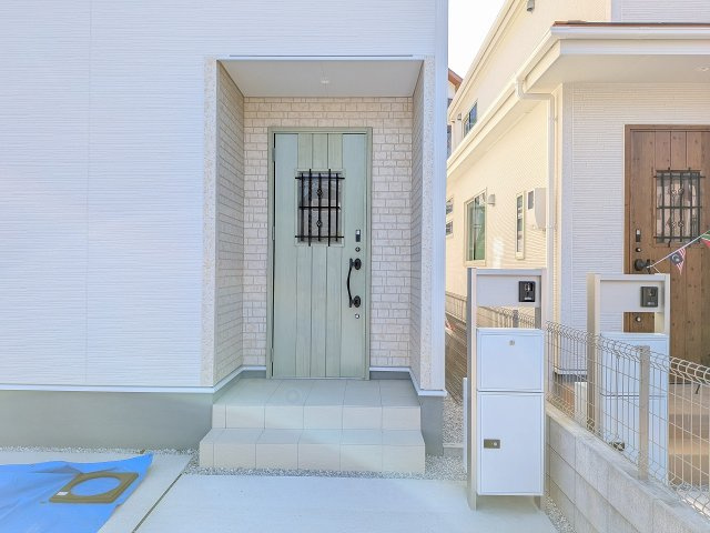 八王子市　寺田町　新築一戸建て　２期の玄関|～玄関は安心のWロックキーを採用～